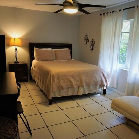 Jupiter Waterfalls - Newly Updated - Tiki Hut, Fire Pit, Kitchen, Pool Heater And More المظهر الخارجي الصورة