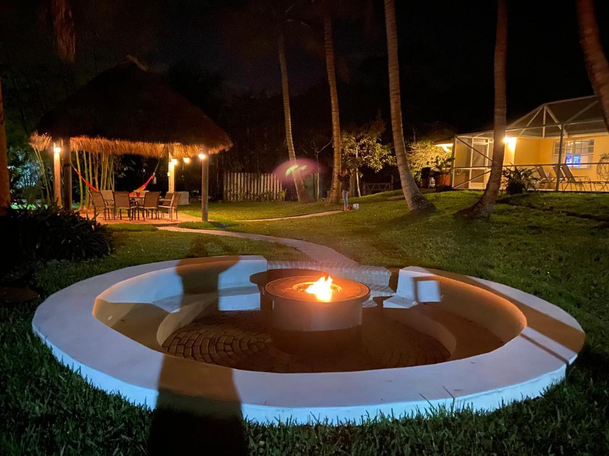 Jupiter Waterfalls - Newly Updated - Tiki Hut, Fire Pit, Kitchen, Pool Heater And More المظهر الخارجي الصورة