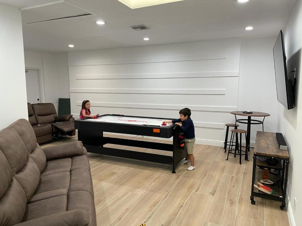 Jupiter Waterfalls - Newly Updated - Tiki Hut, Fire Pit, Kitchen, Pool Heater And More المظهر الخارجي الصورة