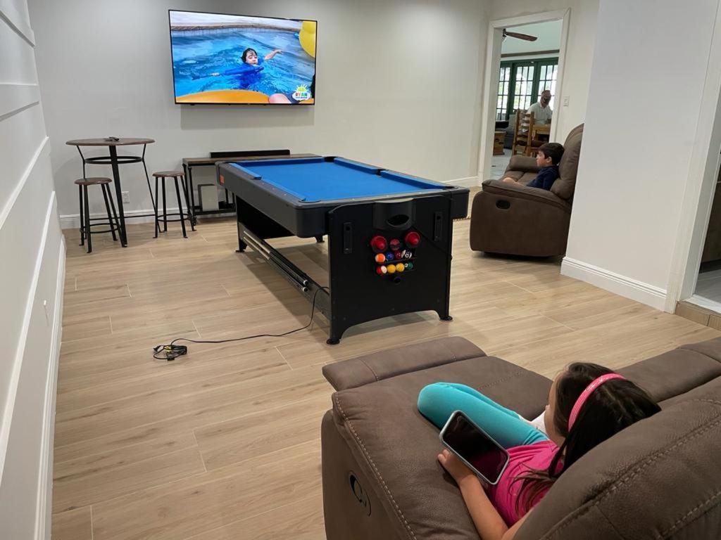 Jupiter Waterfalls - Newly Updated - Tiki Hut, Fire Pit, Kitchen, Pool Heater And More المظهر الخارجي الصورة