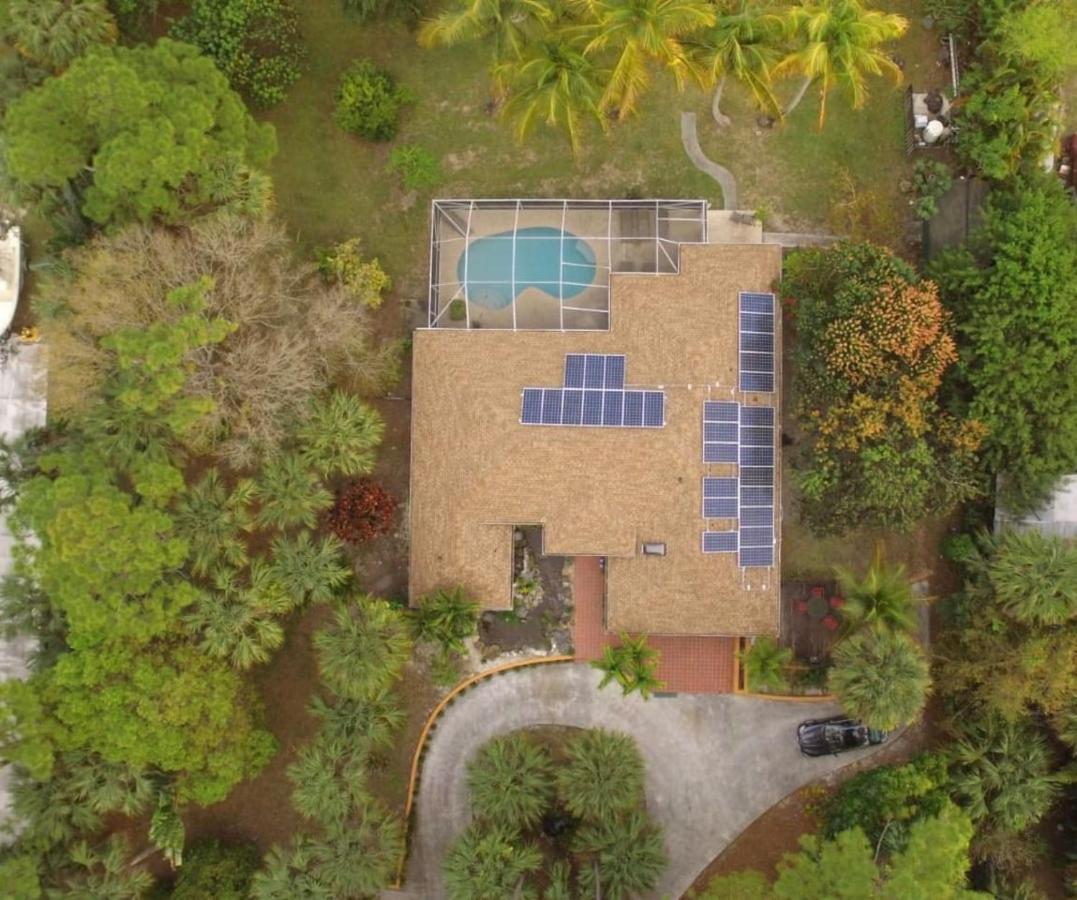 Jupiter Waterfalls - Newly Updated - Tiki Hut, Fire Pit, Kitchen, Pool Heater And More المظهر الخارجي الصورة